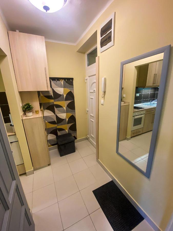 Fresh Smartly Designed Studio Flat & Sunny Balcony Budapest Luaran gambar