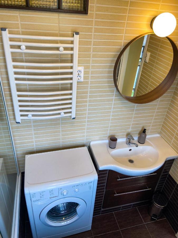 Fresh Smartly Designed Studio Flat & Sunny Balcony Budapest Luaran gambar