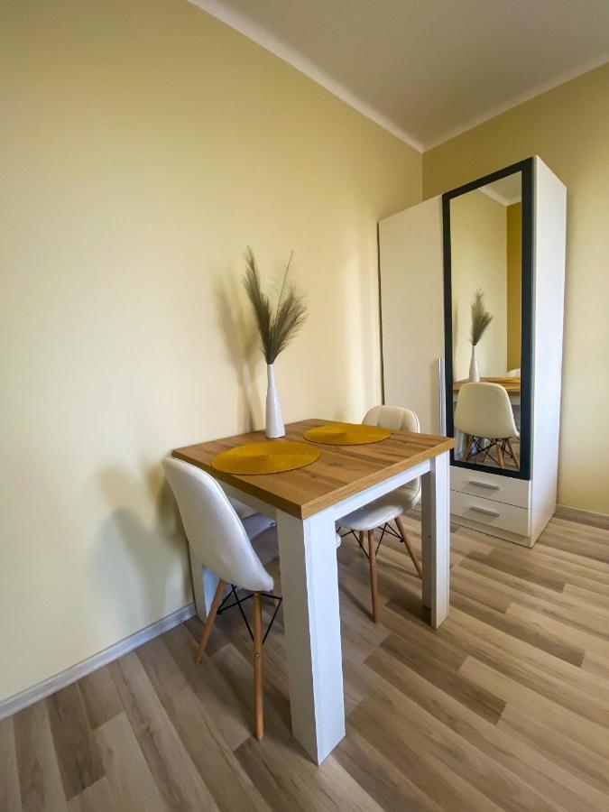 Fresh Smartly Designed Studio Flat & Sunny Balcony Budapest Luaran gambar